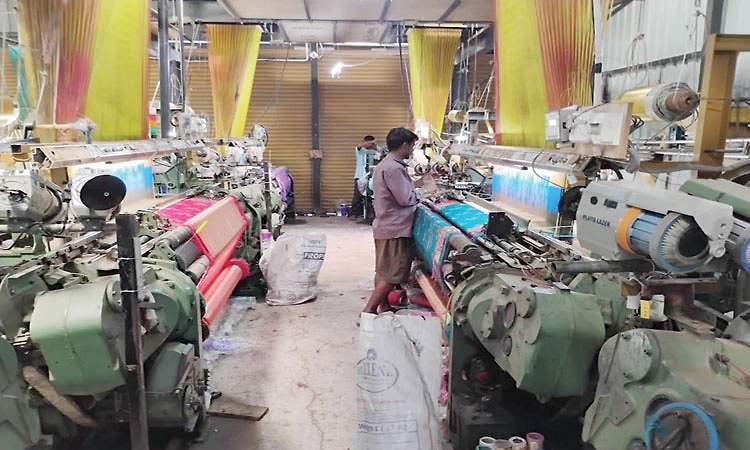 ಜಗತ್ತಿಗೆ ಮಾನ ಮುಚ್ಚುವ ನೇಕಾರರ ಬದುಕು ಮೂರಾಬಟ್ಟೆ