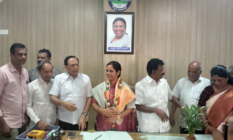 Thirthahalli: ಪಟ್ಟಣ ಪಂಚಾಯಿತಿ ನೂತನ ಪ್ರಭಾರ ಅಧ್ಯಕ್ಷರಾಗಿ ಶ್ರೀಮತಿ ಗೀತಾ ರಮೇಶ್ ಆಯ್ಕೆ