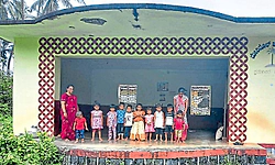 Barkur : ಬಯಲ ವೇದಿಕೆಯಲ್ಲೇ ಬಾರಕೂರು ಅಂಗನವಾಡಿ!