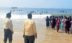 ಬೀಚ್‌ಗಳಲ್ಲಿ ಶಾಲಾ ಮಕ್ಕಳ ಕಲರವ ; ಮೈಮರೆಯುವ ಮಕ್ಕಳ ಬಗ್ಗೆ ಇರಲಿ ಎಚ್ಚರ