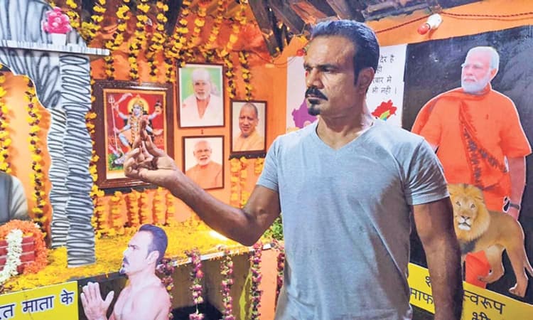 PM ಮೋದಿಗಾಗಿ ಎಡಗೈ ತೋರು ಬೆರಳು ಹರಕೆ ಅರ್ಪಣೆ !