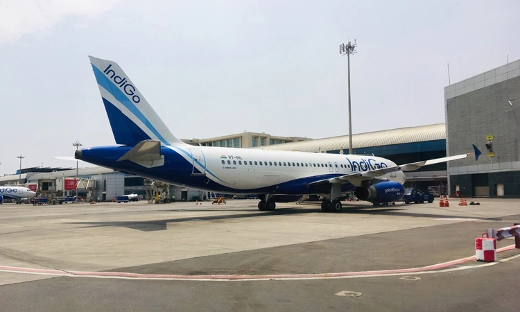 ವಿಮಾನದಲ್ಲಿ ಬಾಂಬ್ ಇದೆ ಎಂದು ಕರೆ ಮಾಡಿದ ಪ್ರಯಾಣಿಕ… ಬಳಿಕ ಆದದ್ದೇ ಬೇರೆ