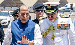 ಭಾರತೀಯ ವಾಣಿಜ್ಯ ಹಡಗು,ತೈಲ ಟ್ಯಾಂಕರ್ಗಳ ಸುರಕ್ಷತೆಗೆ ನೌಕಾಪಡೆ ಬದ್ಧ: ಸಚಿವ ರಾಜನಾಥ್ ಸಿಂಗ್