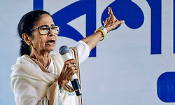 ನ್ಯಾಯಾಂಗ ಅಧಿಕಾರಿಗಳ ಮೇಲಿನ ದಾಳಿಗೆ ಬಿಜೆಪಿ,ಕಾಂಗ್ರೆಸ್ ಪ್ರಚೋದನೆ: ಮಮತಾ ಬ್ಯಾನರ್ಜಿ ಆರೋಪ