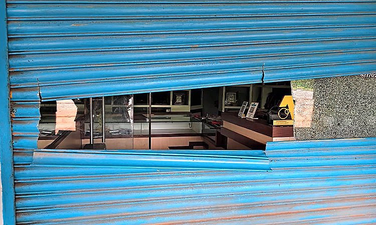 ಮರವಂತೆ : ಚಿನ್ನದ ಅಂಗಡಿಗೆ ನುಗ್ಗಿ ಬೆಳ್ಳಿ, ನಗದು ಕಳವು