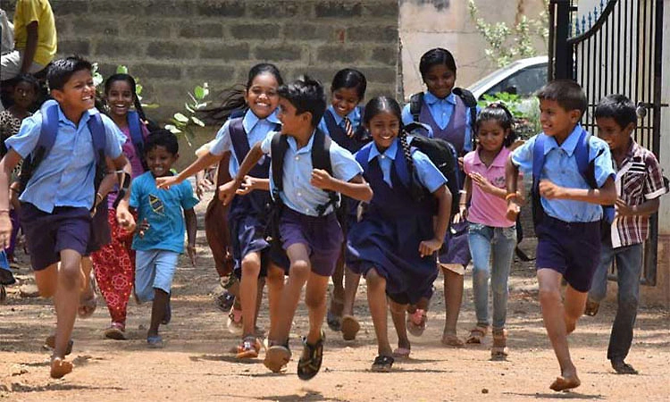 ಸರ್ಕಾರಿ ಶಾಲೆಯ ಮಕ್ಕಳಿಗೆ ಉಚಿತ ಪಠ್ಯ ಖಚಿತ, ನೋಟ್ ಬುಕ್ ಅನಿಶ್ಚಿತ!