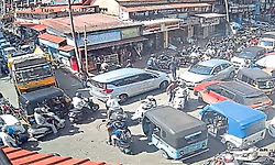 Traffic congestion a daily ordeal on Central Market Road in Mangaluru
