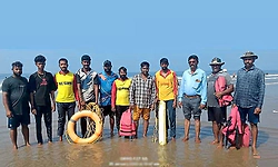 Gokarna lifeguards rescue tourist from drowning in sea
