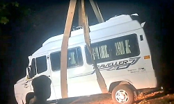 Tempo Traveller falls into gorge after minor driver error in Chikkamagaluru; 13 tourists escape safely