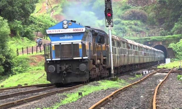 Mangalore-To-Mumbai-train.jpg