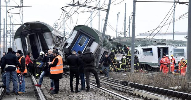 Italy-train-derails-700.jpg