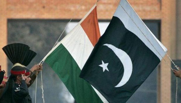 India-Pak-Flag-700.jpg