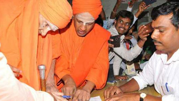 Shivakumara-Swami-voting.jpg