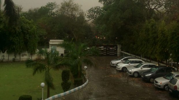 delhi-dust-rain-700.jpg