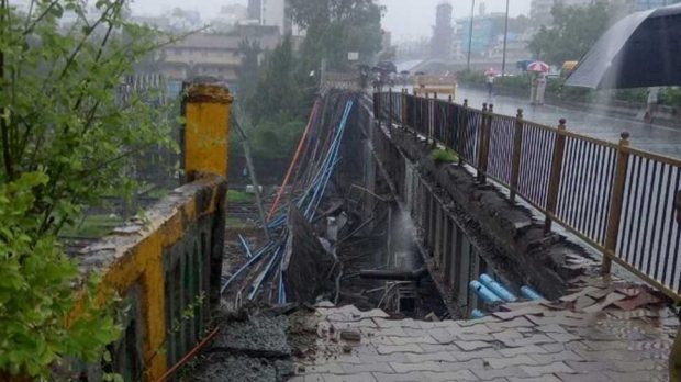 mumbai-bridge-collapse-700.jpg