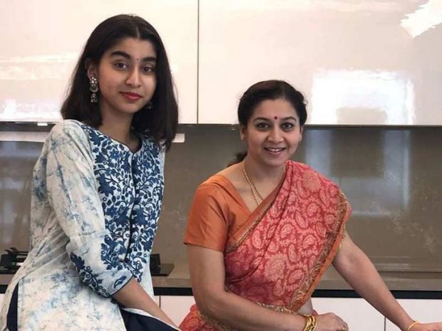 Sudharani-with-her-Daughter