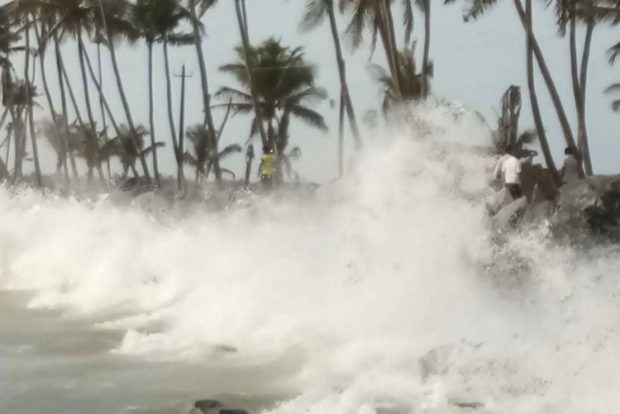 Katpadi-Huge waves due to strong winds