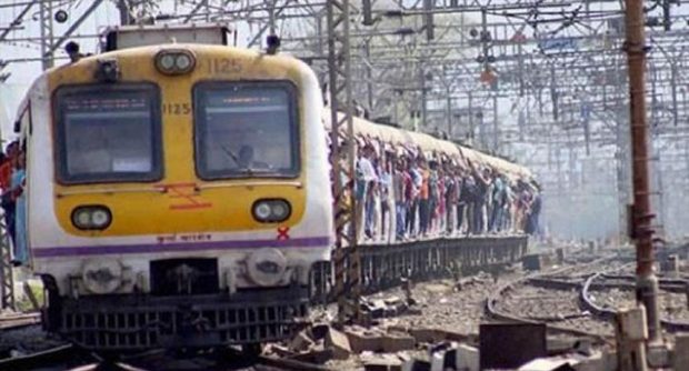 Mumbai-Local-Train-726