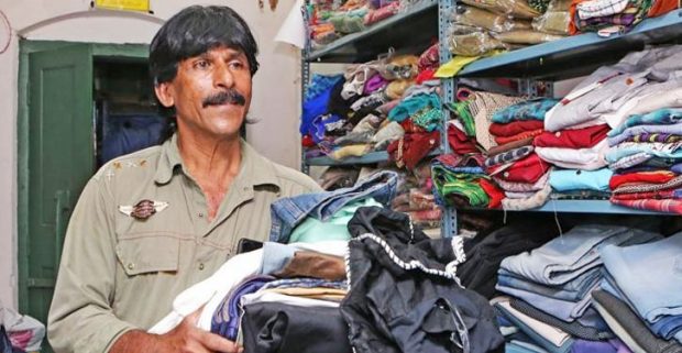 nAushad-Cloth-Vendor-13-8