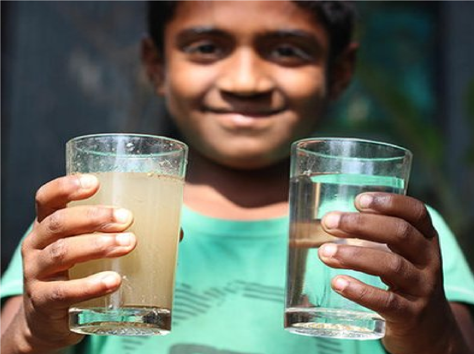 Плохая питьевая вода. Питье грязной воды. Дефицит воды. Питье зараженной воды.