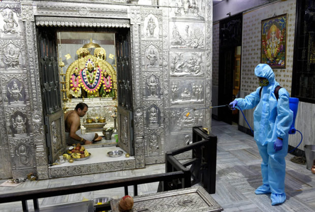 ಕೊನೆಗೂ ದೇಗುಲ ಬಾಗಿಲು ತೆರೆಯಿತು! ಬರೋಬ್ಬರಿ 7 ತಿಂಗಳ ಬಳಿಕ ಭಕ್ತರಿಗೆ ದೇವರ ದರ್ಶನ 