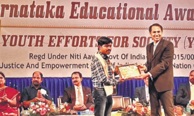 Kannadiga Durgappa Kotiyawar Awarded Outstanding Teacher Award -2020