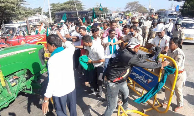 Police halt tractor rally in Shivpur