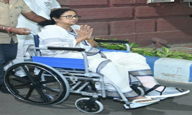 Days After Leg Injury, Mamata Banerjee To Lead Roadshow In Wheelchair