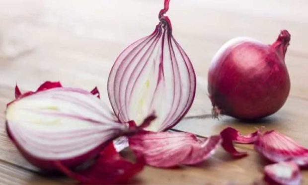 Onion Peel Benefits That’ll Convince You To Save Those Onion Skins