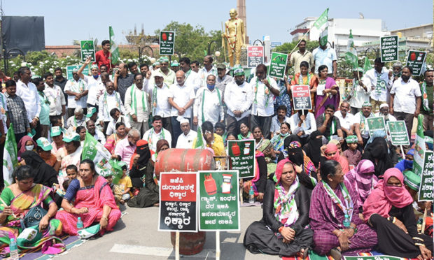 Rise in commodity prices: JDS protest