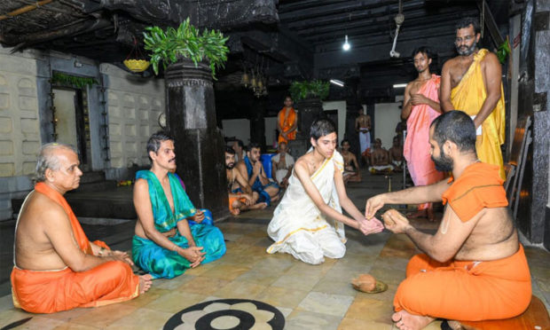 Udupi Shiroor Mutt Uttaradhiukari Pattabhisheka’s Predatory ritual practice