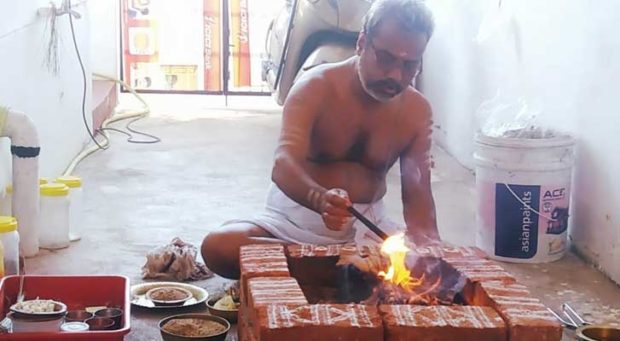 ಕೊಪ್ಪಳ: ಕೋವಿಡ್ ನಿವಾರಣೆಗಾಗಿ ಪ್ರತಿದಿನ ಮೃತ್ಯುಂಜಯ ಹೋಮ
