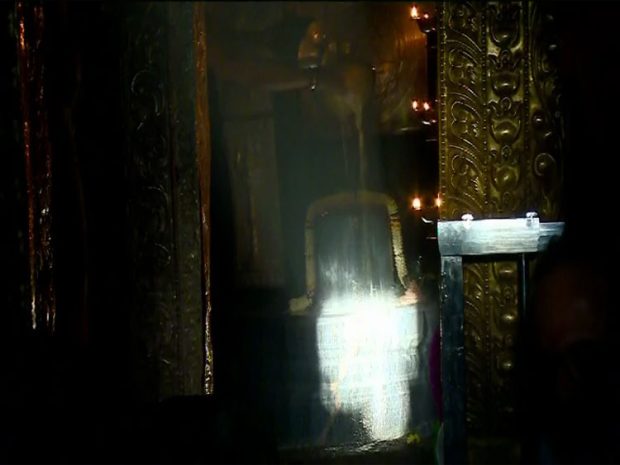 ಗವಿಗಂಗಾಧರೇಶ್ವರ ಸನ್ನಿಧಿ: ಶಿವ ಲಿಂಗವನ್ನು ಸ್ಪರ್ಶಿಸಿದ ಸೂರ್ಯ ರಶ್ಮಿ