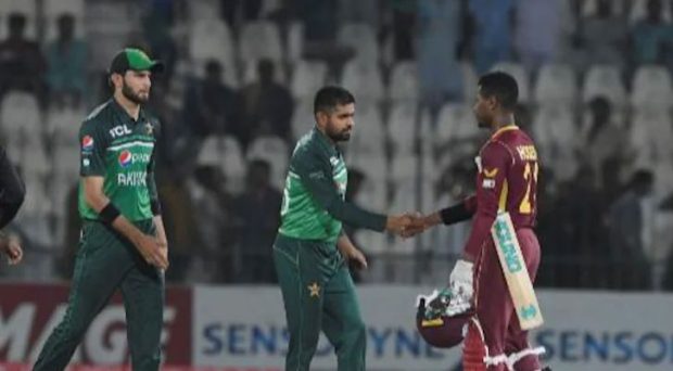 Babar Azam dons wicketkeeper gloves, ‘illegal fielding’ costs Pakistan 5 runs