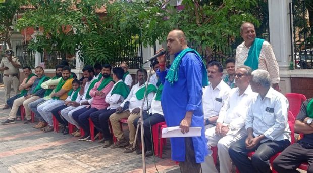 protest by State Farmers Union at Mangaluru