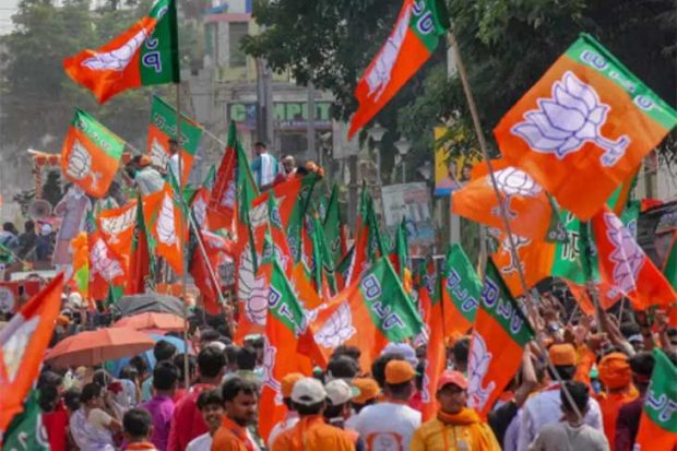Karnataka poll 2023; ಧಾರವಾಡ-ಜಿಗಿದು ಬಂದವರಿಗೆ ನೆಗೆದು ಟಿಕೆಟ್‌ ಕೊಟ್ಟ ಬಿಜೆಪಿ