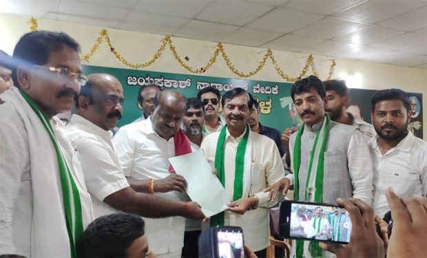 Karnataka polls: ರಾಜೀನಾಮೆಗೂ ಮೊದಲೇ ಜೆಡಿಎಸ್‌ ಬಿಫಾರ್ಮ್‌ ಪಡೆದ ಆಯನೂರು ಮಂಜುನಾಥ್