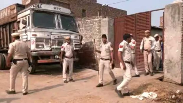 Delhi-Haryana:ಗ್ಯಾಂಗ್‌ ಸ್ಟರ್‌ ಗಳ ಅಡಗುತಾಣಗಳ ಮೇಲೆ ದಾಳಿ,ನಗದು, ಶಸ್ತ್ರಾಸ್ತ್ರ ವಶಕ್ಕೆ
