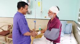 Arvind Kejriwal meets Satyendar Jain in hospital