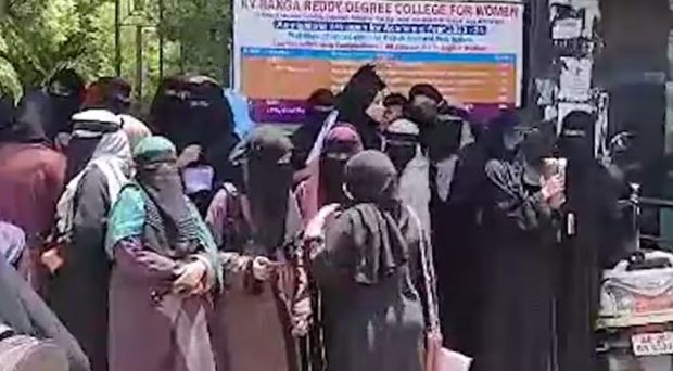 Burqa-clad students denied entry to Hyderabad college