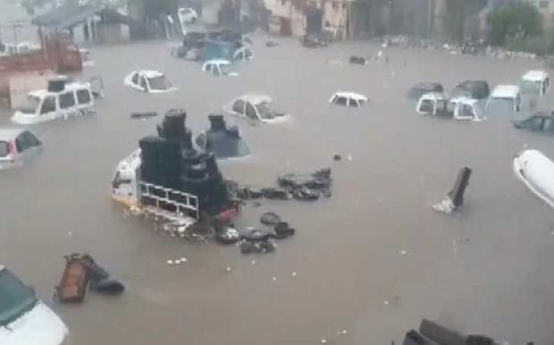 Heavy Rains: ತೇಲುವ ಕಾರುಗಳು! ಹಿಮಾಚಲ, ದೆಹಲಿ ಬಳಿಕ ಗುಜರಾತ್‌, ಮುಂಬೈನಲ್ಲಿ ಮೇಘಸ್ಫೋಟ