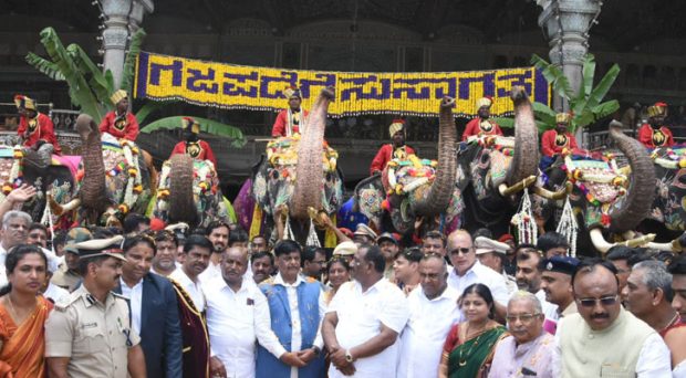 Mysore; ಸಾಂಪ್ರದಾಯಿಕ ಪೂಜೆಯೊಂದಿಗೆ ಅರಮನೆಗೆ ಬಂದ ದಸರಾ ಗಜಪಡೆ