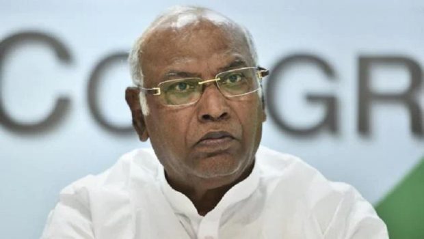 India facing serious internal challenges, BJP adding fuel to fire in incidents of violence: Kharge at CWC
