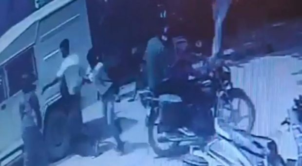 Mirzapur; Robbers loot ₹ 39 lakh from cash van