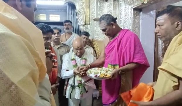 Mysore: ತಾಯಿ ಚಾಮುಂಡೇಶ್ವರಿ ದರ್ಶನ ಪಡೆದ ರಾಜ್ಯಪಾಲರು