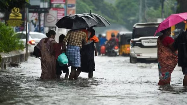 Heavy Rain: ತಮಿಳುನಾಡಿನಲ್ಲಿ ಮುಂದುವರೆದ ಮಳೆ… ರೈಲು ಸಂಚಾರ ಸ್ಥಗಿತ, ಶಾಲೆಗಳಿಗೆ ರಜೆ