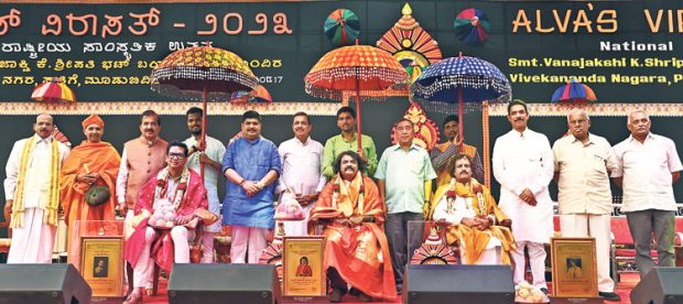 Moodabidri ಆಳ್ವಾಸ್‌ ವಿರಾಸತ್‌-2023 ಪ್ರಶಸ್ತಿ ಪ್ರದಾನ
