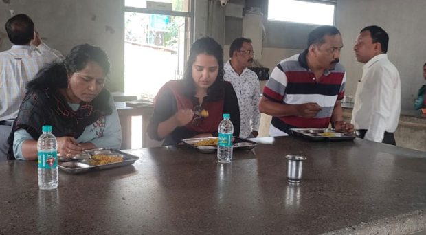 Karwar; District Collector Gangubai Manakar enjoyed breakfast at Indira Canteen