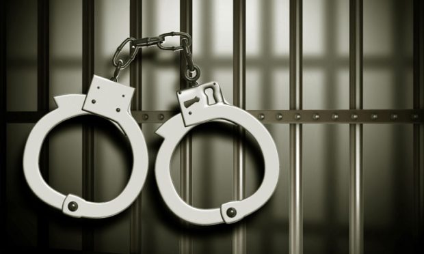Arrest of thieves: ಸಿನಿಮೀಯ ರೀತಿಯಲ್ಲಿ ಇಬ್ಬರು ಸರ ಕಳ್ಳರ ಸೆರೆ ಹಿಡಿದ ಸಂಚಾರ ಪೊಲೀಸ್‌
