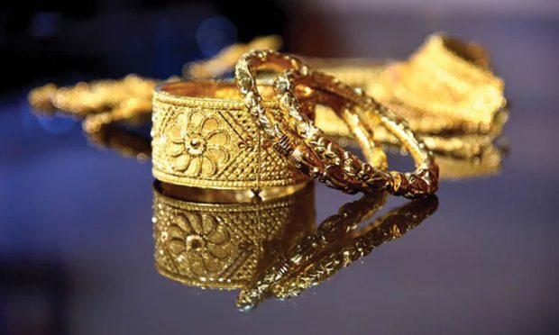 Theft of gold jewellery: ಚಿಕಿತ್ಸೆಗಾಗಿ ಆಸ್ಪತ್ರೆಗೆ ಬಂದಿದ್ದ ಮಹಿಳೆಯ ಚಿನ್ನಾಭರಣ ಕಳವು